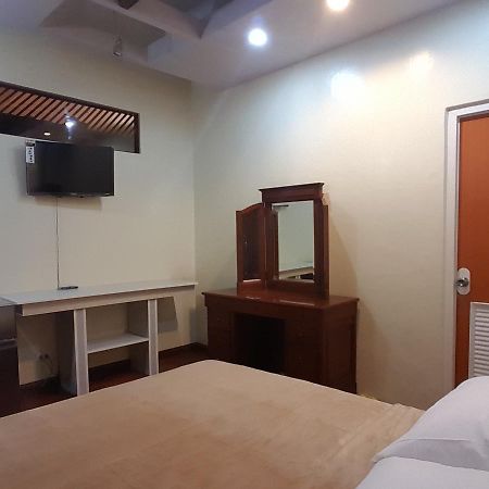 Mactan Breeze - Airport Bed And Breakfast Lapu-Lapu City Esterno foto