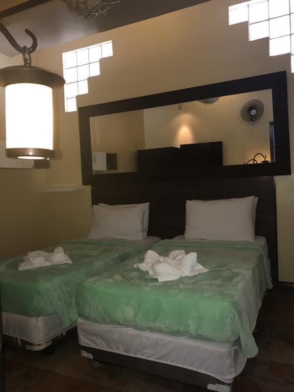 Mactan Breeze - Airport Bed And Breakfast Lapu-Lapu City Esterno foto